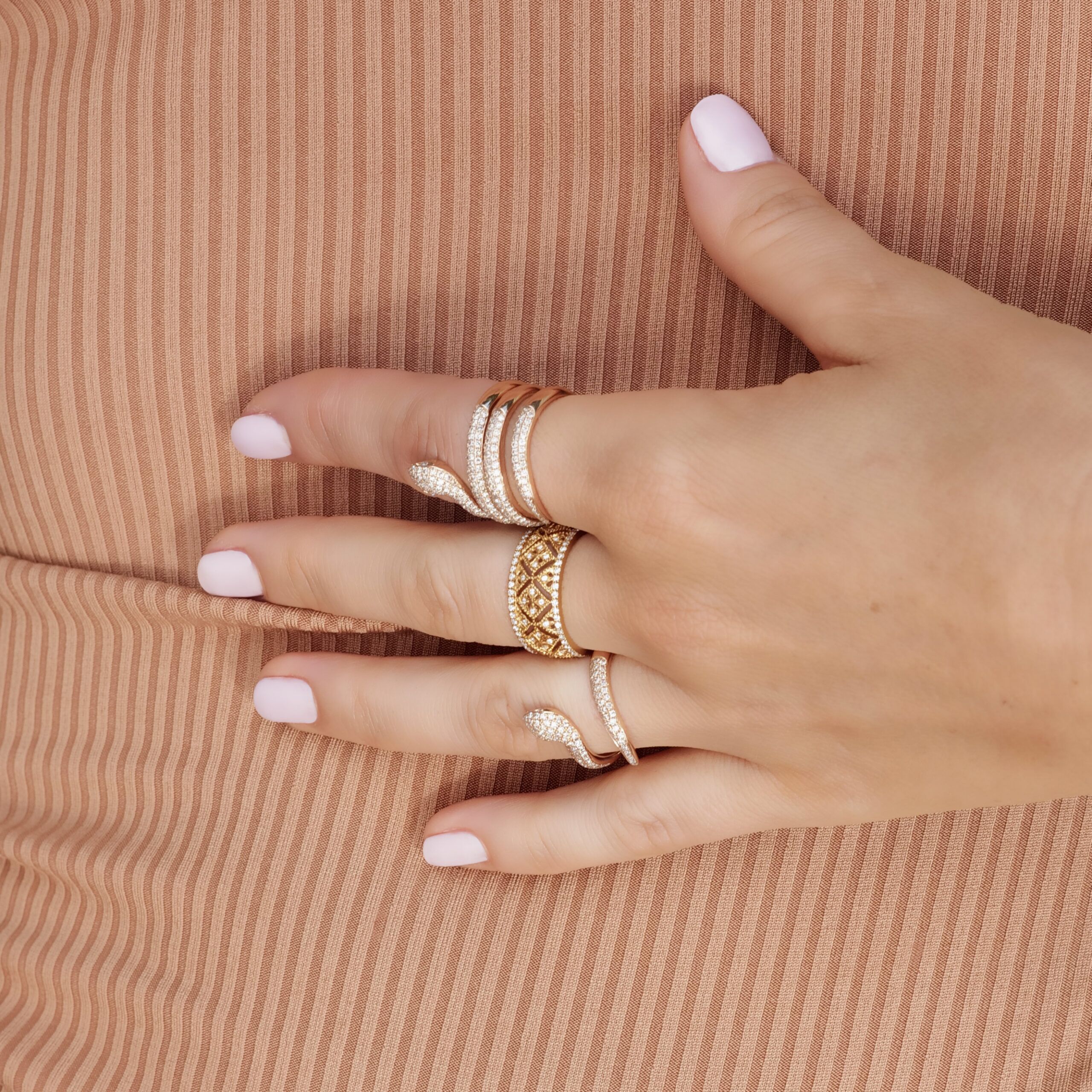 bague serpent or blanc - dangerous kiss L – Image 2