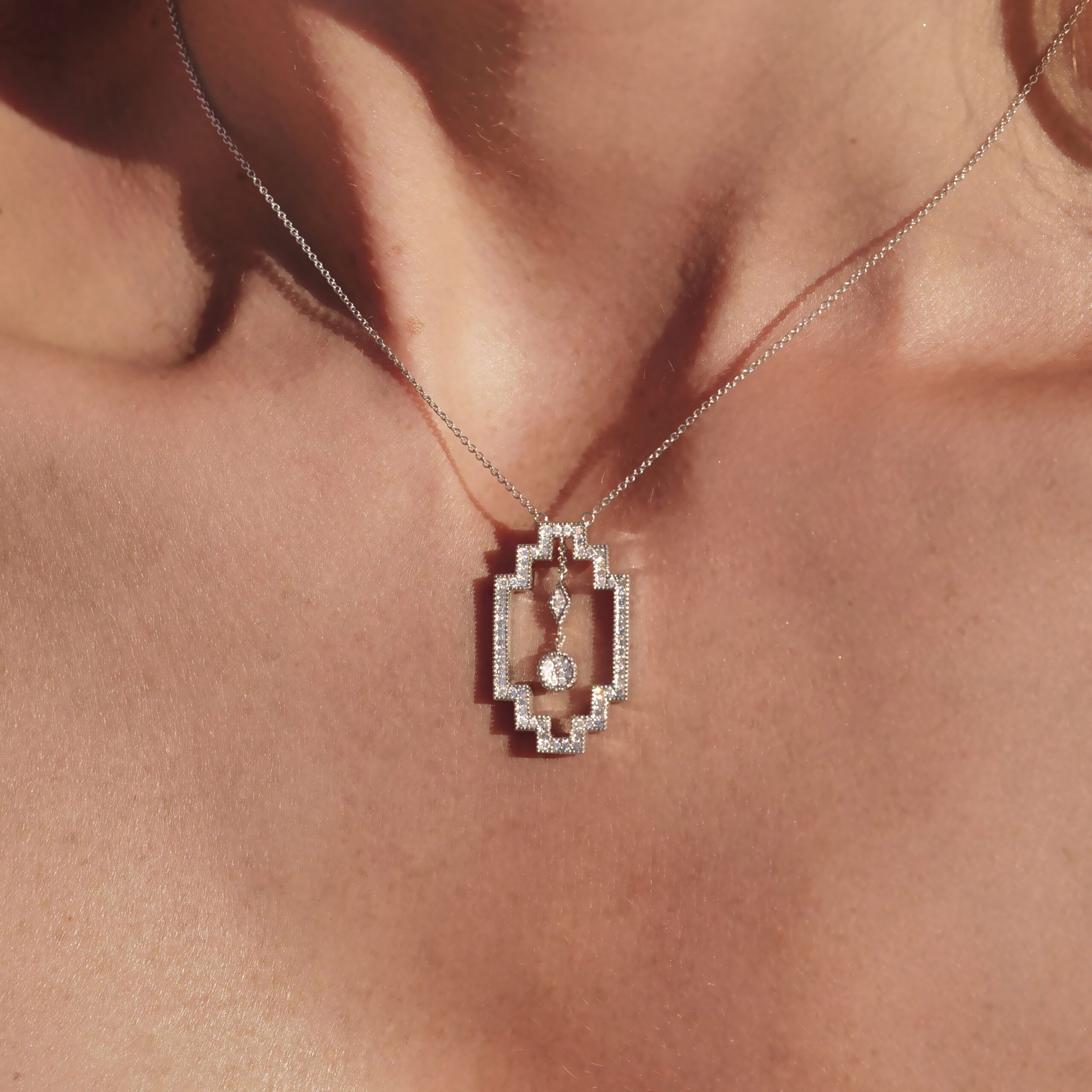 collier or blanc ras de cou - art-déco – Image 2