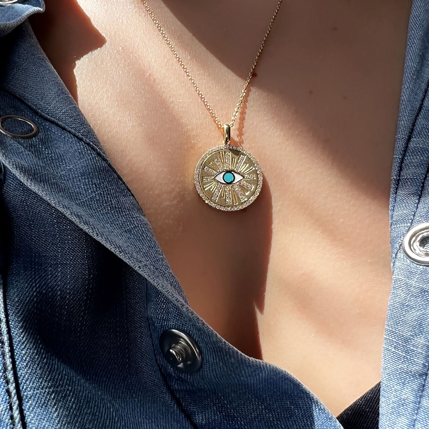 Pendentif femme oeil protecteur