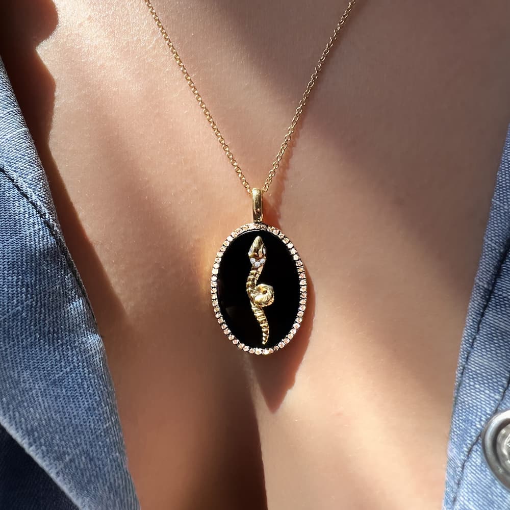 pendentif home femme scaled 1