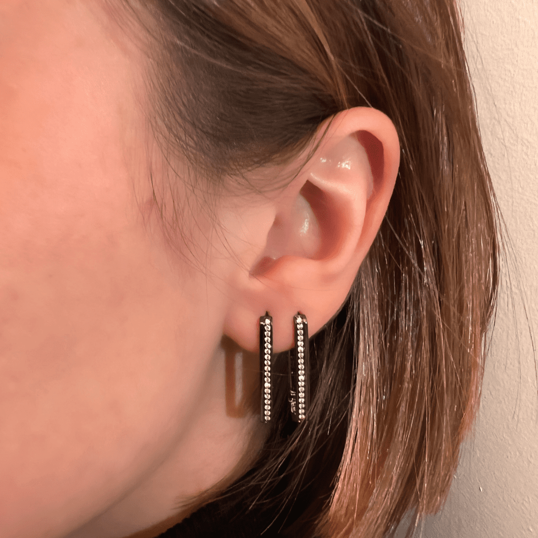 Boucle oreille unité Tribeca Or Noir porté